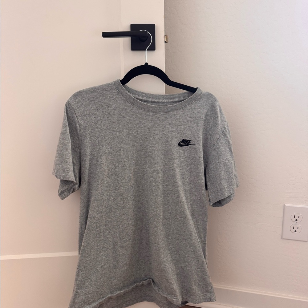 Nike Gray Short Sleeve Tee